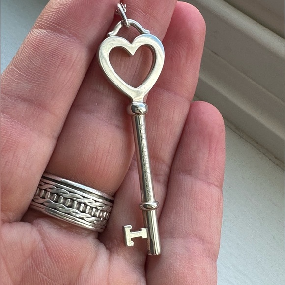 LARGE TIFFANY &CO HEART KEY NECKLACE - Picture 4 of 5